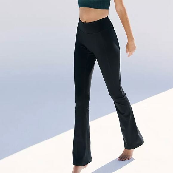 FP MOVEMENT Black Resilience Slim-Leg Yoga Active Pilates Dance Flare Pants Sz S - Picture 1 of 13